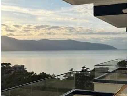 SUPER APARTAMENT ME PAMJE NGA  DETI PER SHITJE--VLORE!!