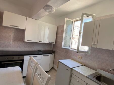 SHITET APARTAMENT 3+1 PALLAT EKZISTUES, TATIMET QENDER  DURRES 120000 EURO