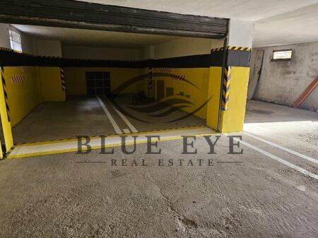 Garage for Sale in Neighborhood no. 4, Durres!