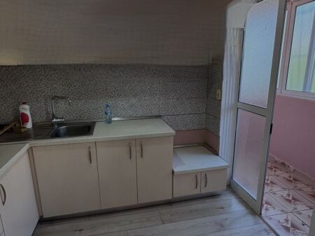  Shitet Apartament 1+1 tek Rruga Irfan Tomini