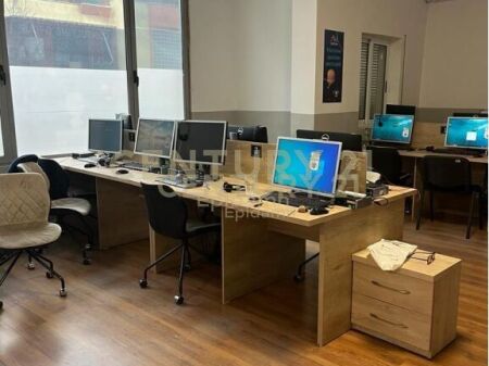 Locale Commerciale in Affitto a Kazazi, Durrës - 800€ | 160 m²
