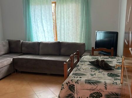 Astir mbrapa Artistit jepet apartament me qera 1+1