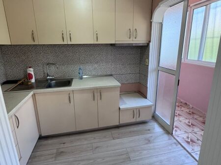  **Shitet Apartament 1+1 – Rruga Irfan Tomini, Tiranë** 