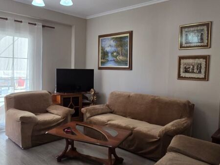 Apartament 2+1 per qera Rruga e Barrikadave !