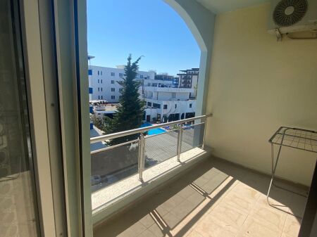 Shitet apartament 1+1 tek Mali i Robit