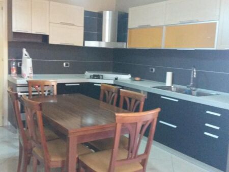 Affitto | Apartament 2 + 1 | Rruga Vaçe Zela | 450 €/mese