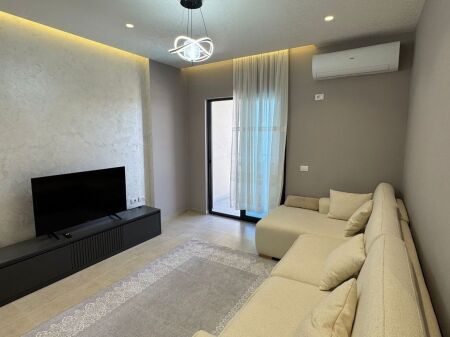  Shitet Apartament 1+1 + Post Parkimi – Golem 