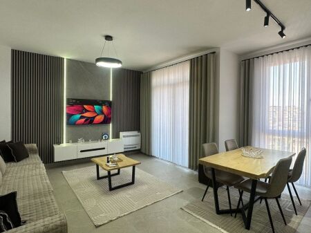  JEPET ME QIRA APARTAMENT 1+1 – PRANË STACIONIT TË TRENIT 