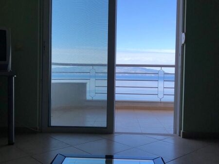 Shitet Apartament 2+1 ne Sarande, me pamje nga deti