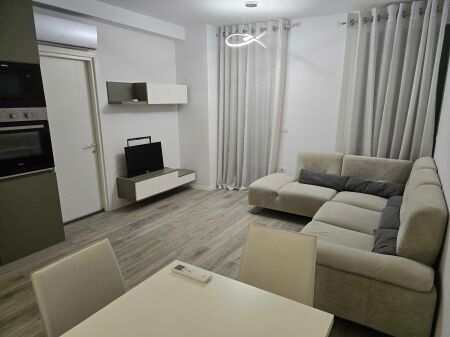 JEPET ME QIRA 1+1 FUSHA E ALI DEMIT   60.000 LEKE
