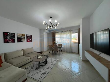 Shitet, Apartament 2+1, Komuna e Parisit