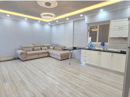Shitet apartament 2+1 ne Fresk, ne fillim te rruges Dalip Topi!
