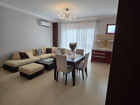 Shitet apartament 2+1+2 dhe ballkon në Zog të Zi