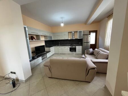 Jepet me qera Apartament 2+1 tek Kodra e Priftit