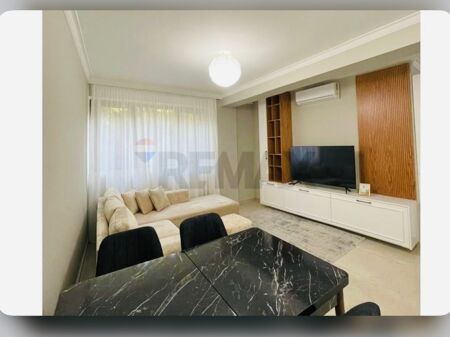  Jepet me Qira Apartament 1+1 tek Kopshti Botanik