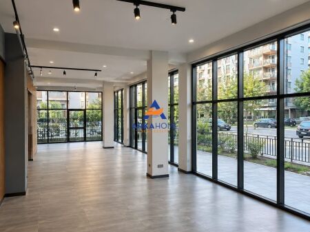 AFFITTASI UNITÀ COMMERCIALE 280M2 "VIA EGNATIA" 6.160 EURO (22 EURO/M2)