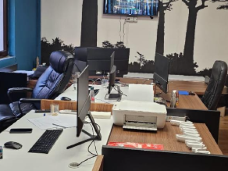 JEPET ME QIRA AMBIENT ZYRE (PJESË VILE) – BLLOK, PRANË JUVENILJA
