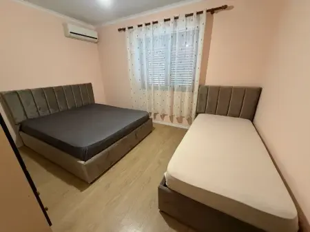 Affittasi 1+1 vicino alla strada di Elbasan 550 mila lek