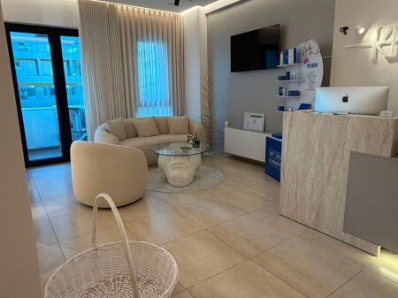  Ambient Zyre me 3 ambiente pune me Qira tek Square 21 Rruga e Kavajes