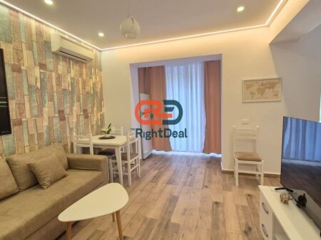 Tek Rr. Mine Peza, Shitet Apartament 1+1 I Rikonstruktuar Dhe Me Super Vendndodhje !!!!