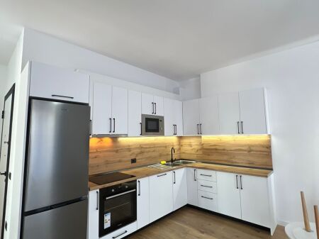  Apartament 2+1 me Verandë me Qira – Paskuqan 