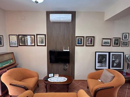 AFFITTASI IL PRIMO PIANO DI UNA VILLA CON CORTILE PRIVATO, VICINO ALLA SCUOLA 2 GJELAT, DURAZZO.