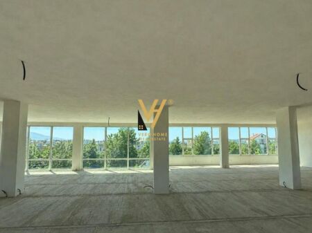 LOCALE COMMERCIALE DI 150 M2 IN AFFITTO ALL'INSTITUT 900 EURO