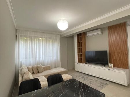 Japim apartament 1+1 dhe me post parkimi me qira te Kopshti Botanik!