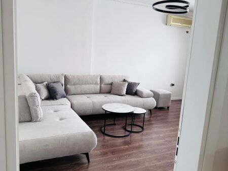  Jepet me Qera Apartament 1+1 – Rruga Fortuzi