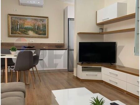 Jepet apartament 2+1 me qira tek Pazari i Ri.