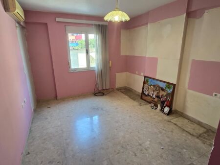Shitet garsoniere ne qender tek Piazza ne Tirane