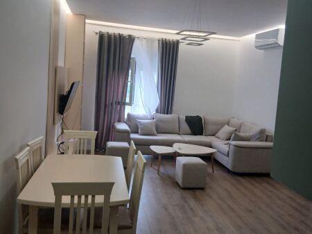  JEPET ME QIRA APARTAMENT 2+1 – PORTA TIRANA E RE