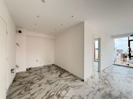 Ufficio in affitto 1+1 in Via Kavaja (ID BZ2995) Tirana