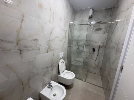 Prane Universitetit Zonja e Keshillit te Mire, Jepet me qera apartament modern 1+1.