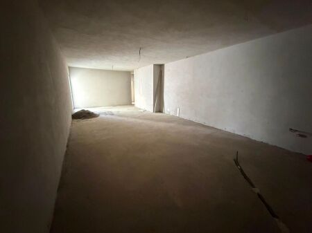 Shitet apartament tek Liqeni i Thate