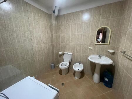 21-Dhjetori, jepet me qera apartament 2+1+2!