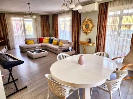 Appartamento con balcone panoramico vicino al porto turistico di Durazzo