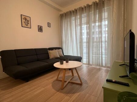 Apartament 1+1, Frosina Plaku!