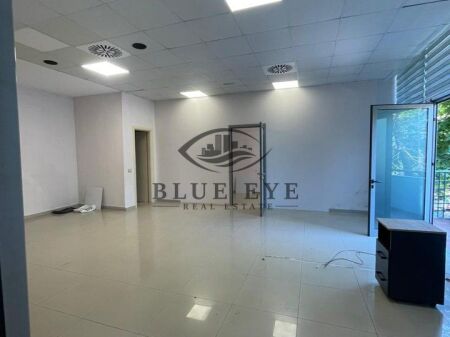 Locale commerciale in affitto vicino al palazzo dello sport di Durazzo