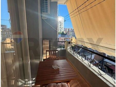 Jepet apartament 2+1+2 poste parkimi per qira te Pazari i Ri.