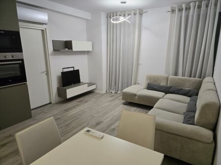 APARTAMENT 1+1. 60000 LEKE.QENDER
