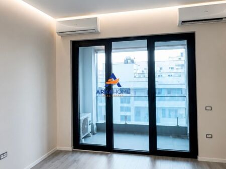 UFFICIO IN AFFITTO 130M2 "COMPLESSO SQUARE 21, VIA KAVAJES" 1000 EURO