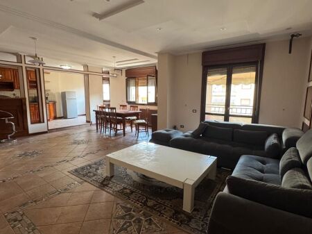 JEPET APARTAMENT ME QERA 3+1, KOMUNA E PARISIT