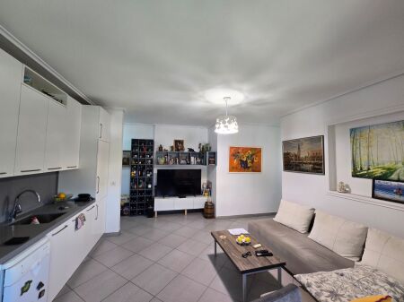 Shitet - Apartament 2+1 tek Ish Fusha Aviacionit