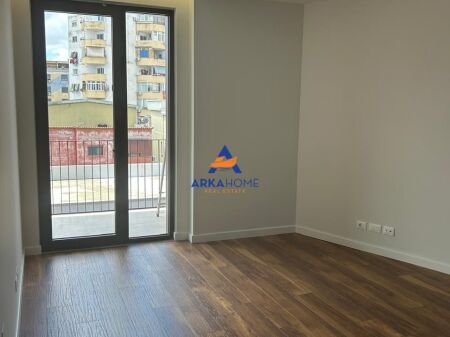 AFFITTASI LOCALE 116M2 "RRUGA E KOSOVARVE, VICINO OLIMPIKUT" 1700 EURO