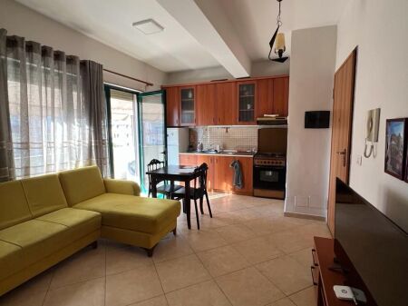 Jepet me qira apartament 1+1