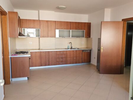 Jepet me qira apartament – Rruga e Elbasanit !
