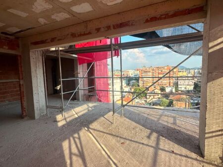  Shitet Apartament 1+1 pranë Shkollës së Kuqe