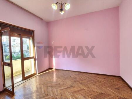 Apartament per shitje ne Bllok (libri universitar)