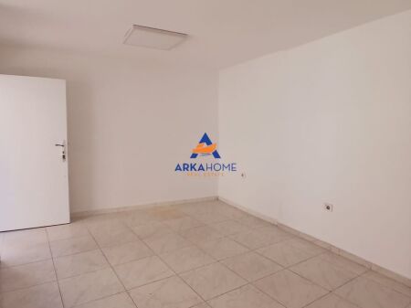 LOCALE COMMERCIALE IN AFFITTO 25M2 "VIA FORTUZI" 50.000 LEKE
